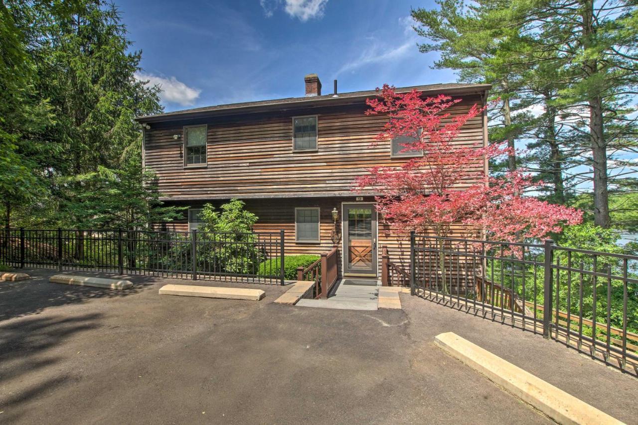 Waterfront New England House On Wickaboag Lake! West Brookfield Экстерьер фото